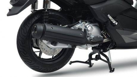 2016-yamaha-x-max-250-abs-eu-stonehenge-grey-detail-007