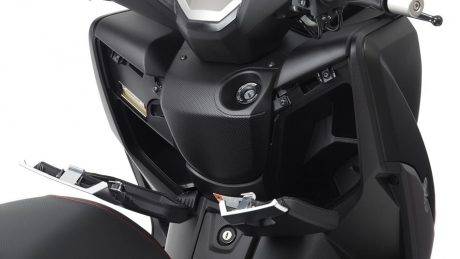 2016-yamaha-x-max-250-abs-eu-stonehenge-grey-detail-008