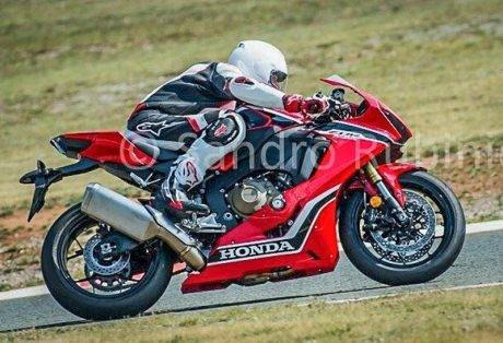 2017-hondafireblade2