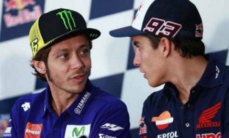 marc-marquez-dan-valentino-rossi-2016-640x385