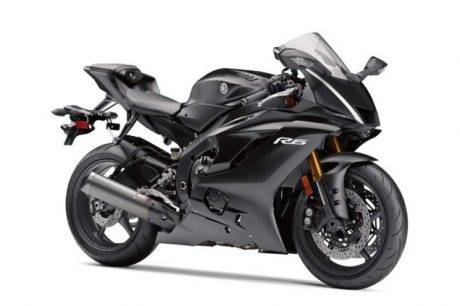 2017-yamaha-yzf-r6-low-res-02