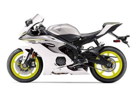 2017-yamaha-yzf-r6-low-res-05