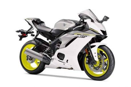 2017-yamaha-yzf-r6-low-res-06