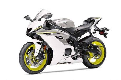 2017-yamaha-yzf-r6-low-res-07