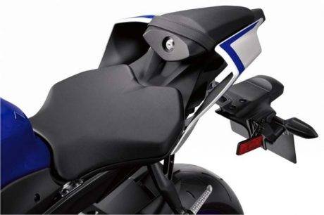 2017-yamaha-yzf-r6-low-res-08