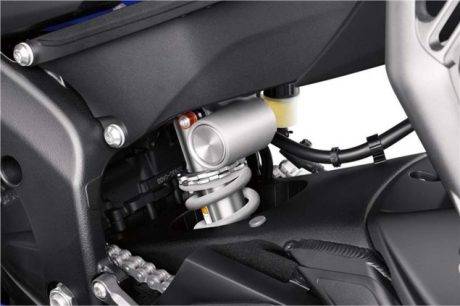 2017-yamaha-yzf-r6-low-res-10