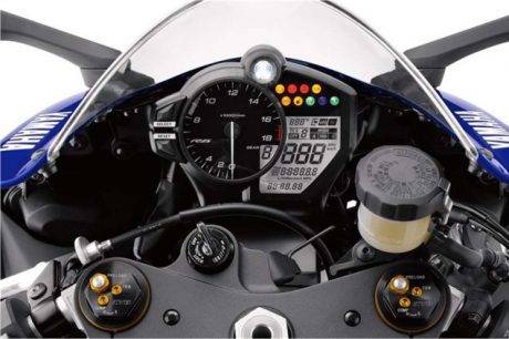 2017-yamaha-yzf-r6-low-res-12