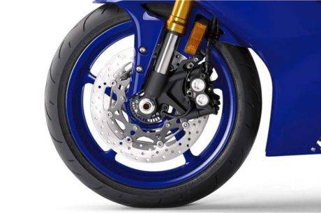 2017-yamaha-yzf-r6-low-res-15