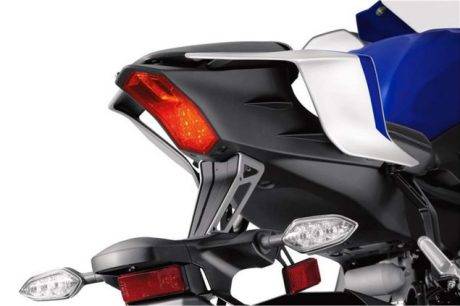 2017-yamaha-yzf-r6-low-res-17