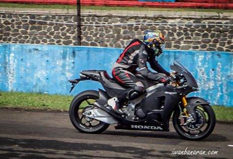 honda-rc213v-s-iwb-sentul-2016-6