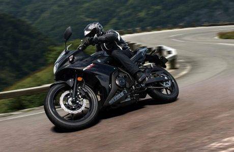 111816-2018-suzuki-gsx250ral8_action_4