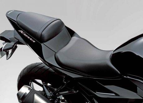 111816-2018-suzuki-gsx250ral8_seat-2