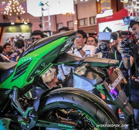 kawasaki-ninja-650-2017-5