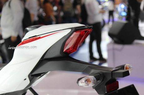 suzuki-gsx150r-13