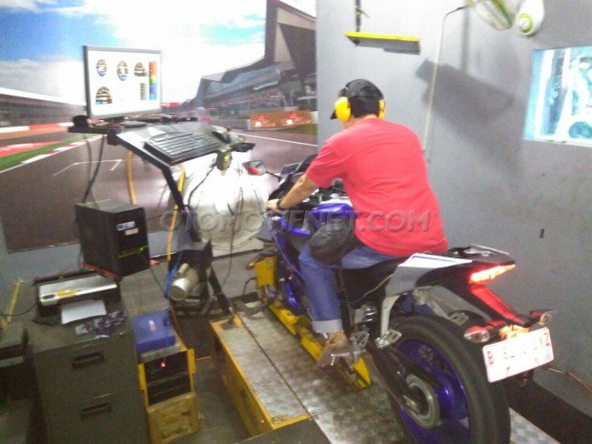 Update : Tes dyno new Yamaha R15 V3…….sekarang ledakan power unggul tipis dari GSX-R150 !. Waahhh..