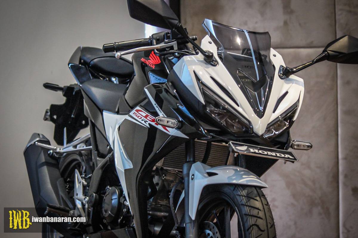 Foto-foto new Honda CBR150 versi 2017….warna baru emang keren !!!…