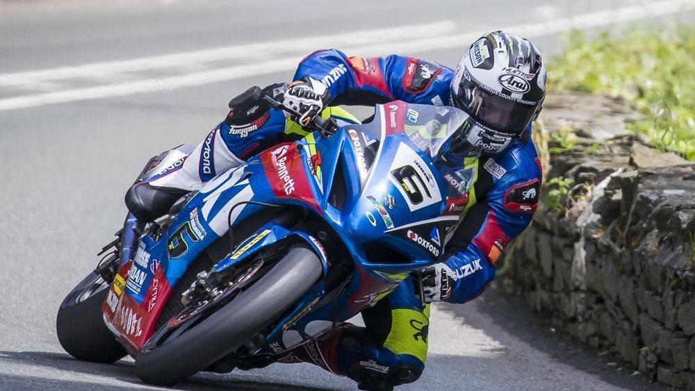 Isle Man of TT : Michael Dunlop berhasil menang diatas mesin Suzuki GSX-R1000….