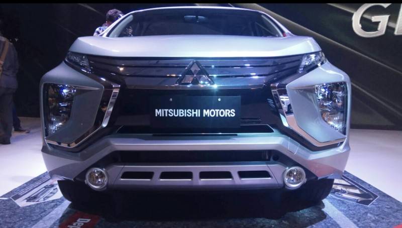 Foto lengkap Penantang Avanza-Xenia Mitsubishi Expander….resmi rilis dengan banderol 189-246 jutaan. Bubarrrrr wis !!!