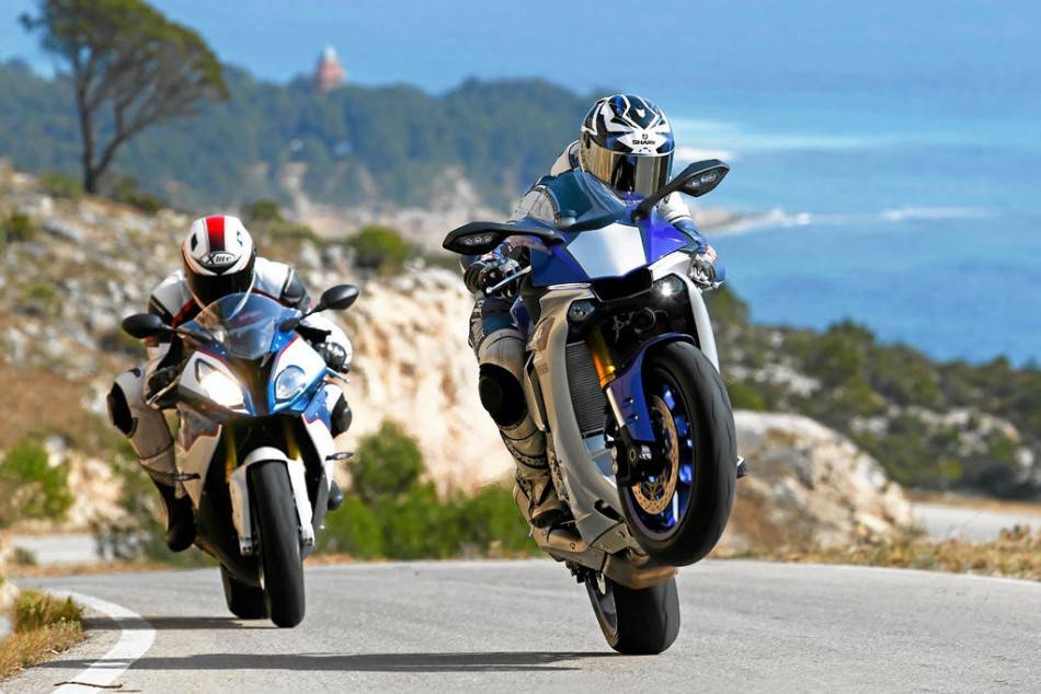 Yamaha YZF R1 terpilih sebagai “Machine of the Year” 2017 Jepang !