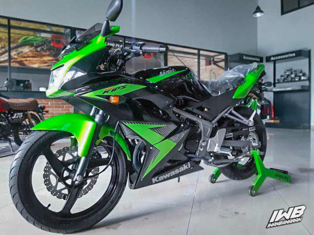 [HOT] Kawasaki Ninja 150RR 2 Stroke baru masih dijual….lhoooo ??!!