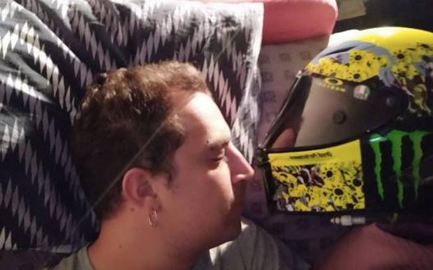 Ditaksir seharga 2 Milyar, helm Misano-Valentino Rossi dimasukkan ke Brankas Bank !!!