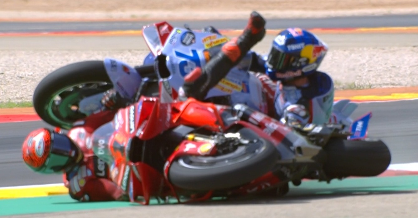 Alex Marquez tuding Pecco Kurang perhitungan ” Dia tahu posisiku ! “
