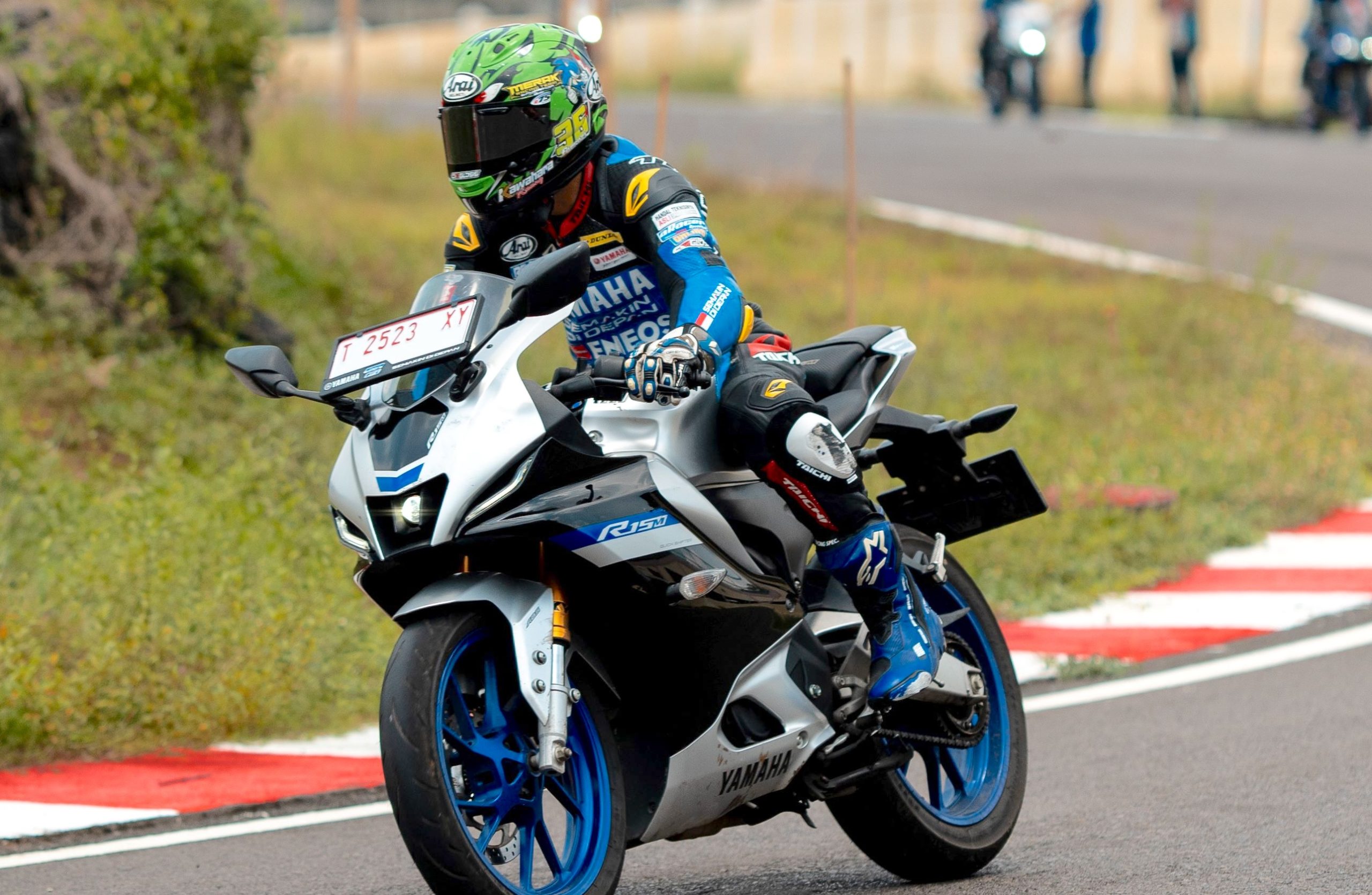 Yamaha R15 V4 diGeber disirkuit Gery Mang….ada apa ???