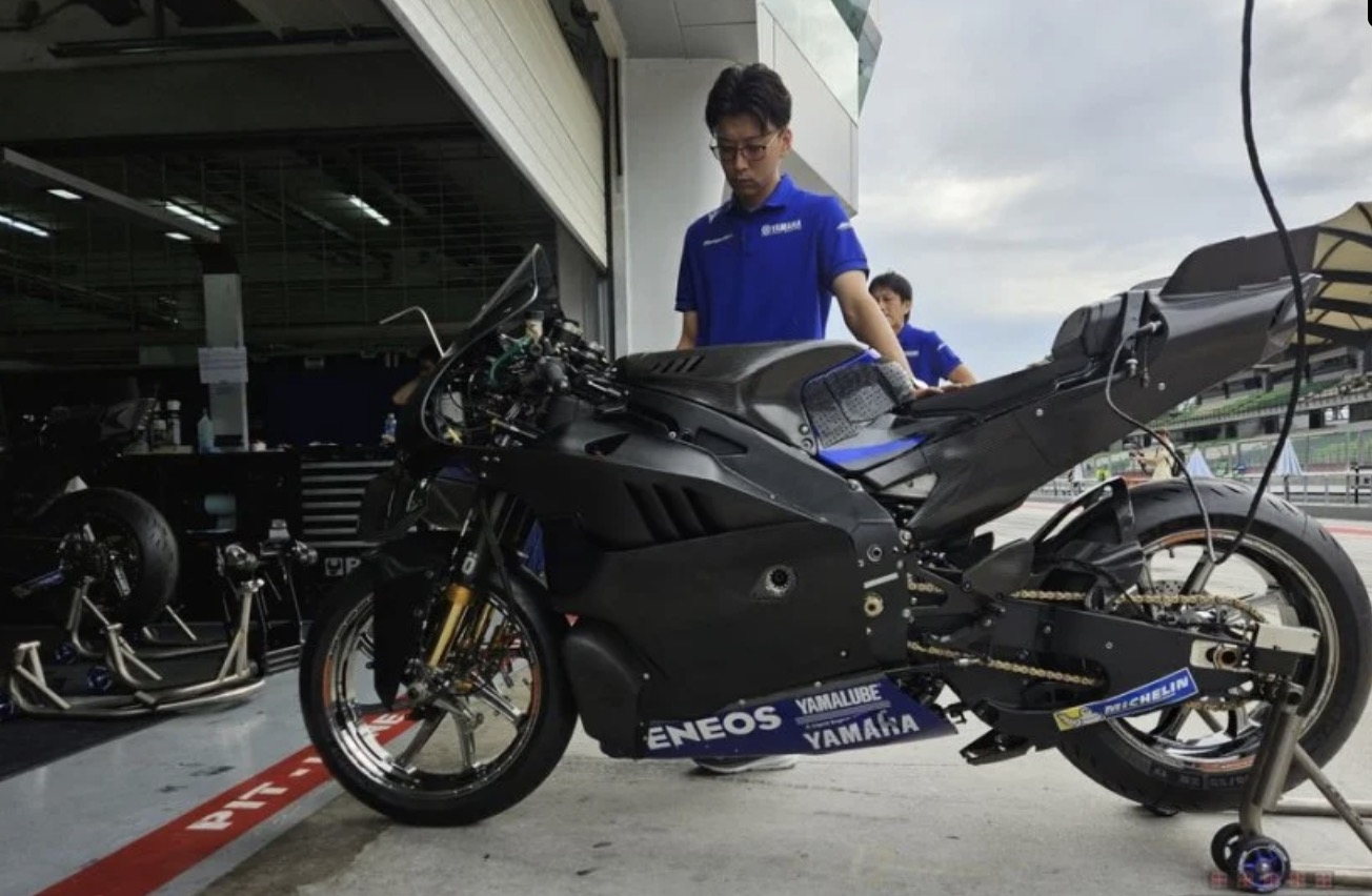 Alex Rins Bocorkan mesin V4 Yamaha M1…New Era ???