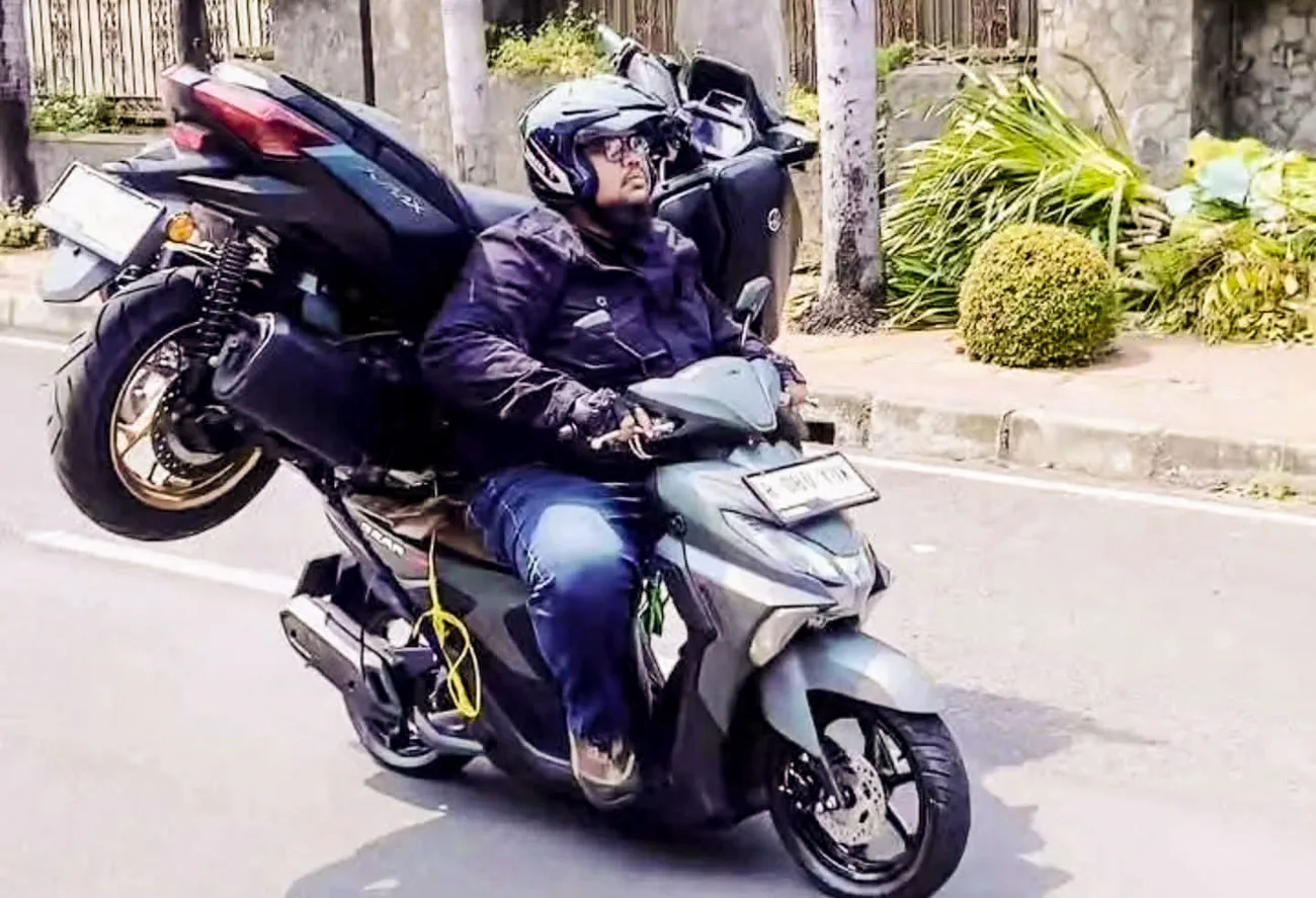 Yamaha GEAR Ultima makin BRUTAL !! Gotong X-MAX dijalanan…ediann !
