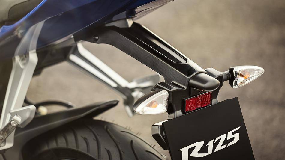 2014-Yamaha-YZF-R125-EU-Race-Blu-Detail-010