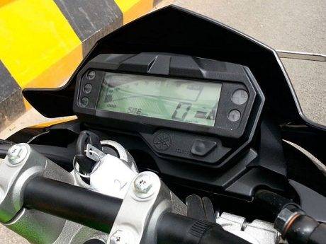 2014-yamaha-fz-version-2-gallery-meter-console-8_640x480