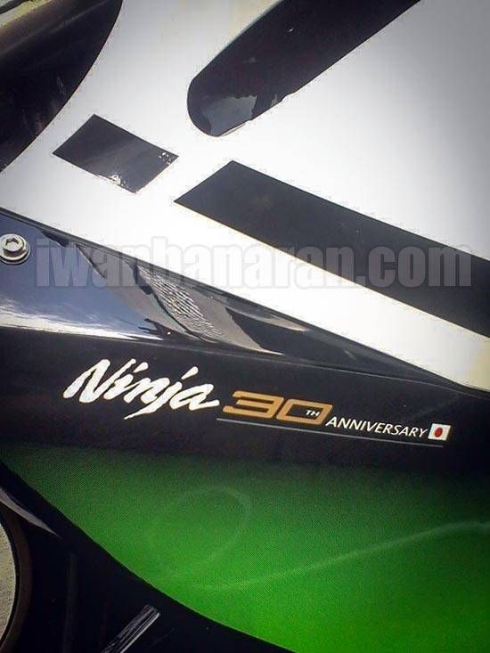 Ninja150RR_30th_anniversary (2)