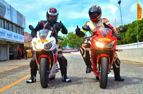 Pose bersama Firdaus (jurnalis Malaysia-Rodaroda) on Honda CBR300R - Pirelli (Bira circuit)....doc Von