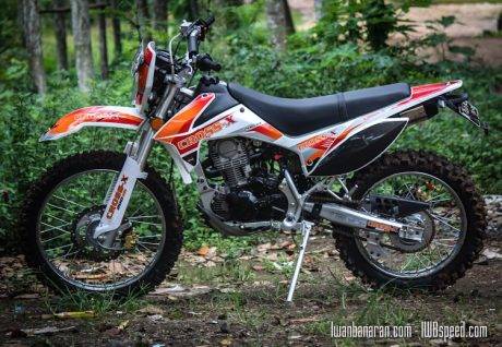 KLX150 vs Viar CrossX200 (12)