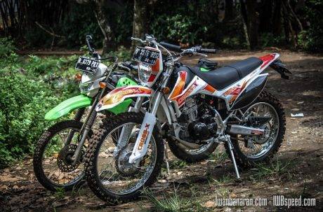 KLX150 vs Viar CrossX200 (6)