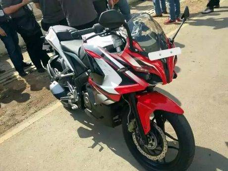 Bajaj-Pulsar-200-SS-presented-at-an-event