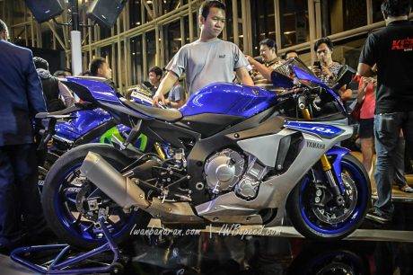 Yamaha R1-12