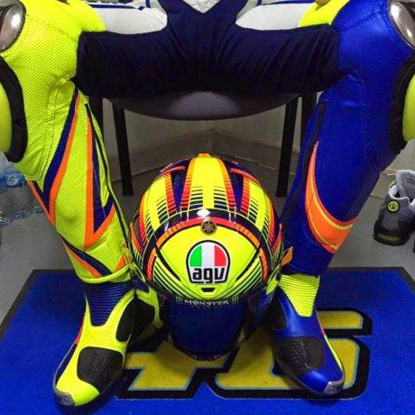 rossi take care his helmet by himself