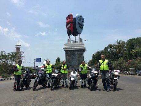 Pengurus YRFI Pusat bersama Asisten GM Marketing PT YIMM Mohammad Masykur turing ke Lampung dengan Yamaha 150 Series (2)