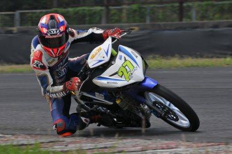 R Fadhil juara nasional kelas 150cc Indonesia Road Racing Championship menggeber Yamaha MX King di seri 5 di Sentul International Circuit