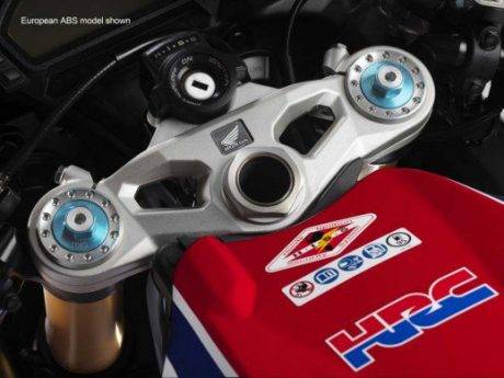 2014-honda-CBR1000RR-SP_UpperTripleClamp_EUROABS-519x389