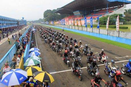 Victory lap 1.000 V-Ixion memeriahkan Yamaha Sunday Race di Sentul International Circuit