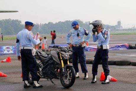 Anggota TNI AU terkesan dengan Xabre saat di Pangkalan Lanud Halim Perdanakusuma