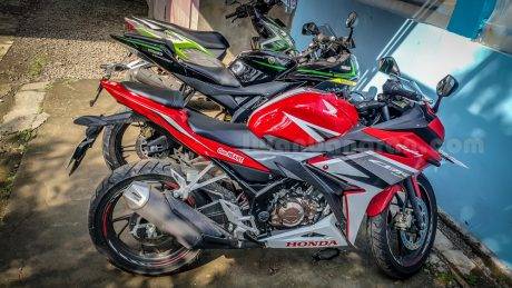 honda all new CBR150R vs Yamaha R15 (8)