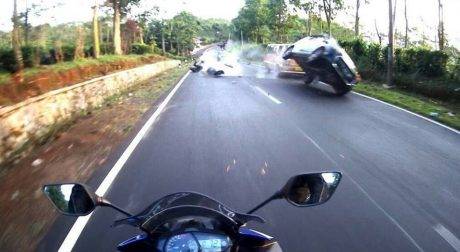 tabrakan maut yang melibatkan Yamaha R25 vs Daihatsu Ayla (3)