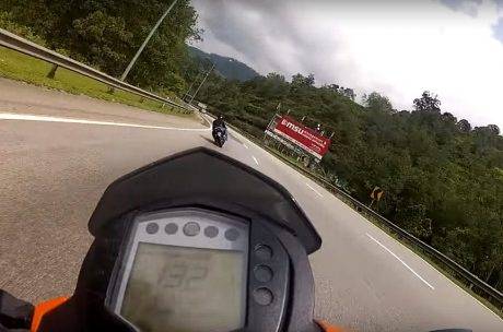 duke 200 vs ninja 150rr (1)